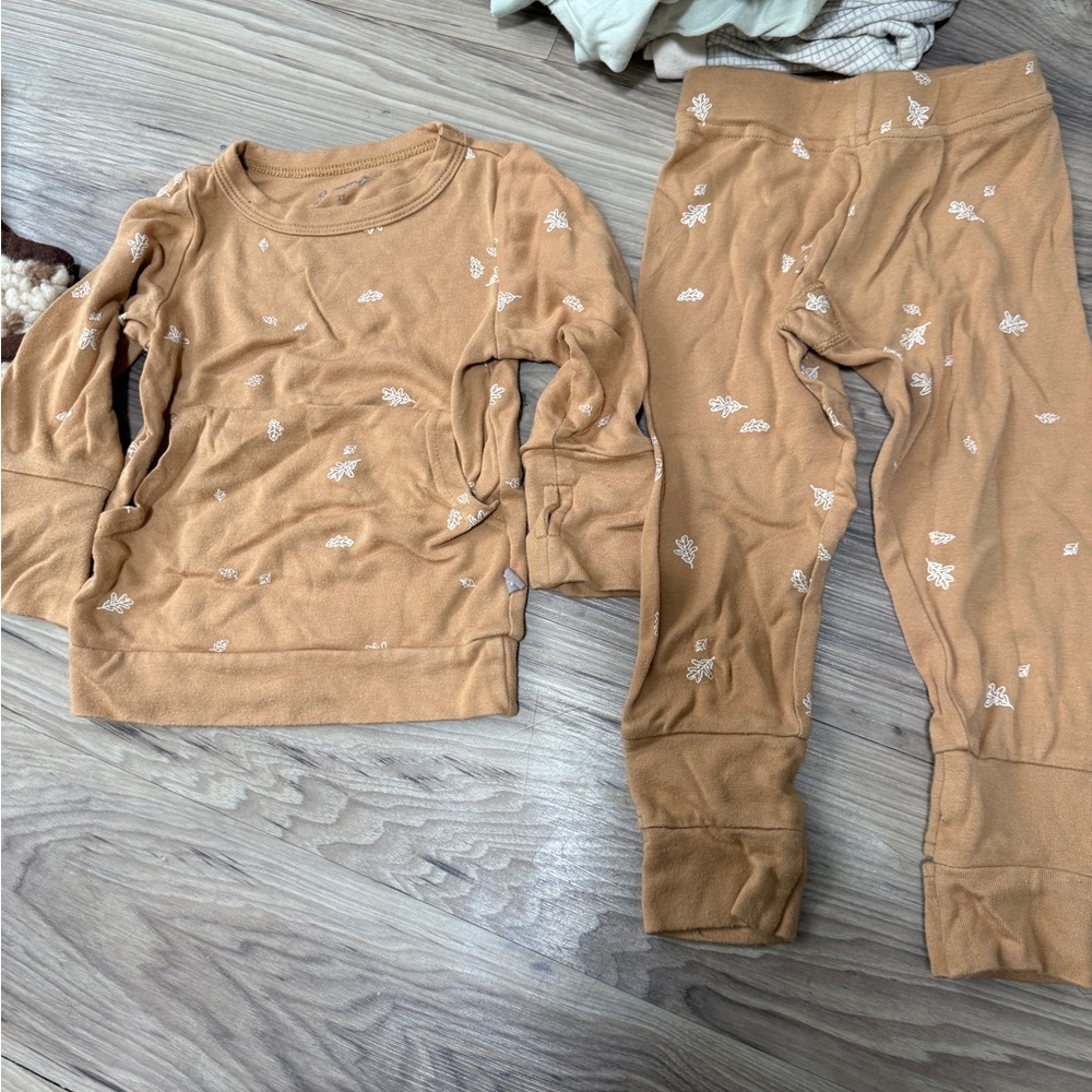 Unisex Toddler 2T-3T Goumi pajamas and vest bundle - Picture 12 of 14